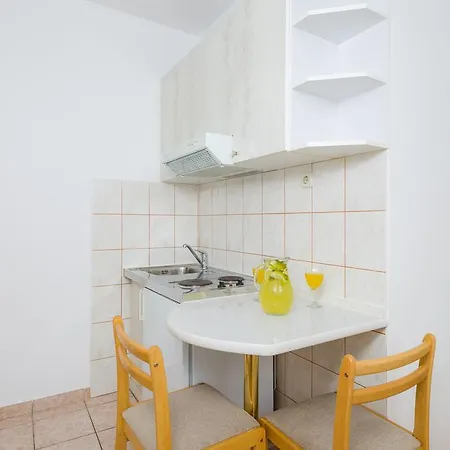 Tomasovic With Pool In Podstrana