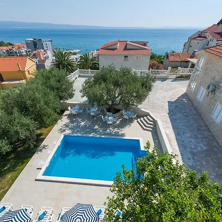 Lägenhet Tomasovic With Pool In Podstrana