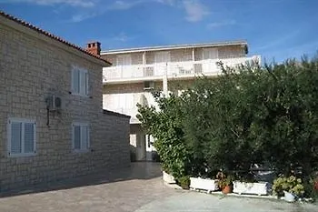 Tomasovic With Pool In Lägenhet *