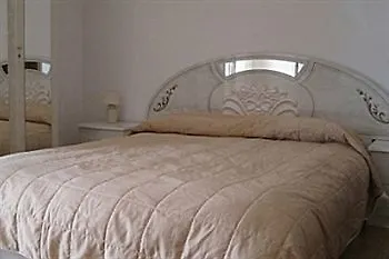 Tomasovic With Pool In Lägenhet Podstrana