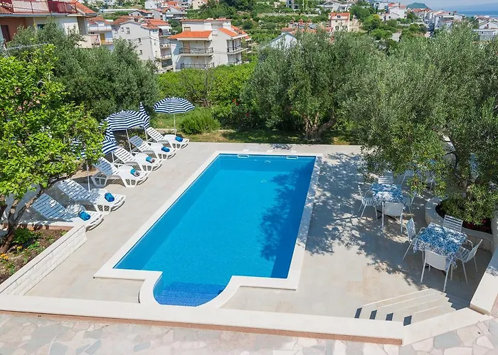 Tomasovic With Pool In * Podstrana