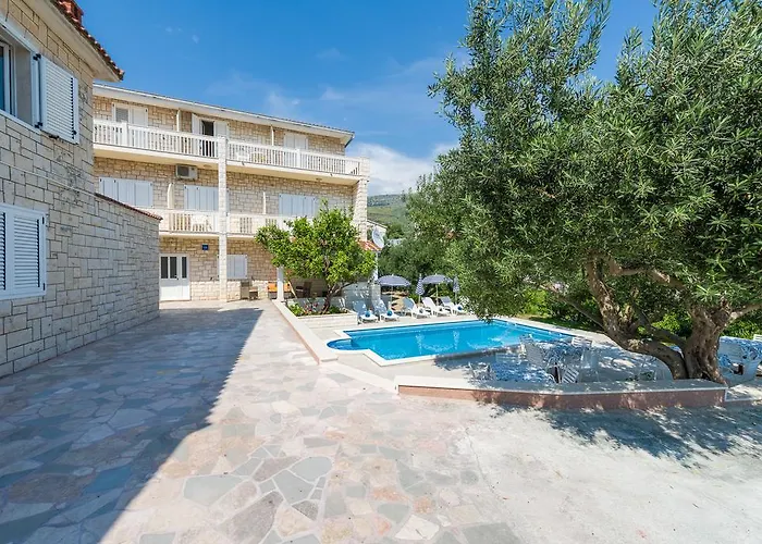 Tomasovic With Pool In Appartamento