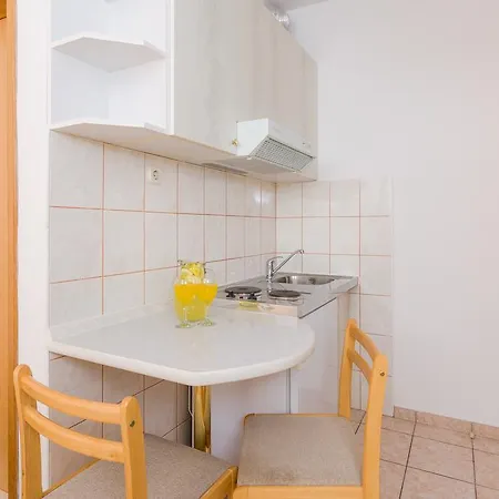 Apartment Tomasovic With Pool In *