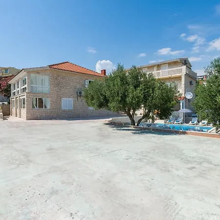 Apartman Tomasovic With Pool In