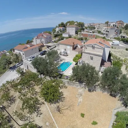 Apartman Tomasovic With Pool In Podstrana