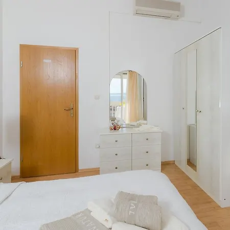 Tomasovic With Pool In Apartman *