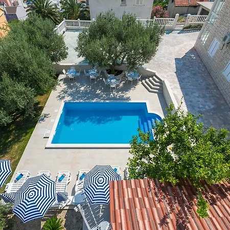 Tomasovic With Pool In * Podstrana