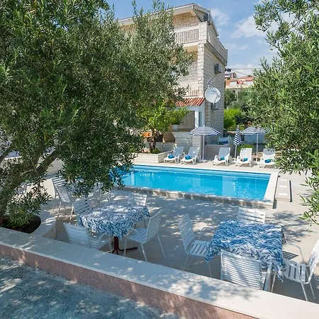 Apartman Tomasovic With Pool In *