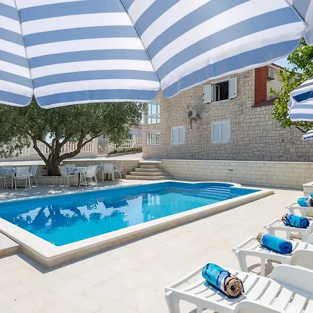 Tomasovic With Pool In *